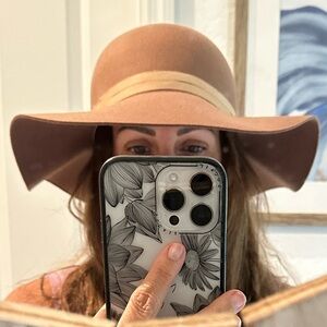 Floppy hat